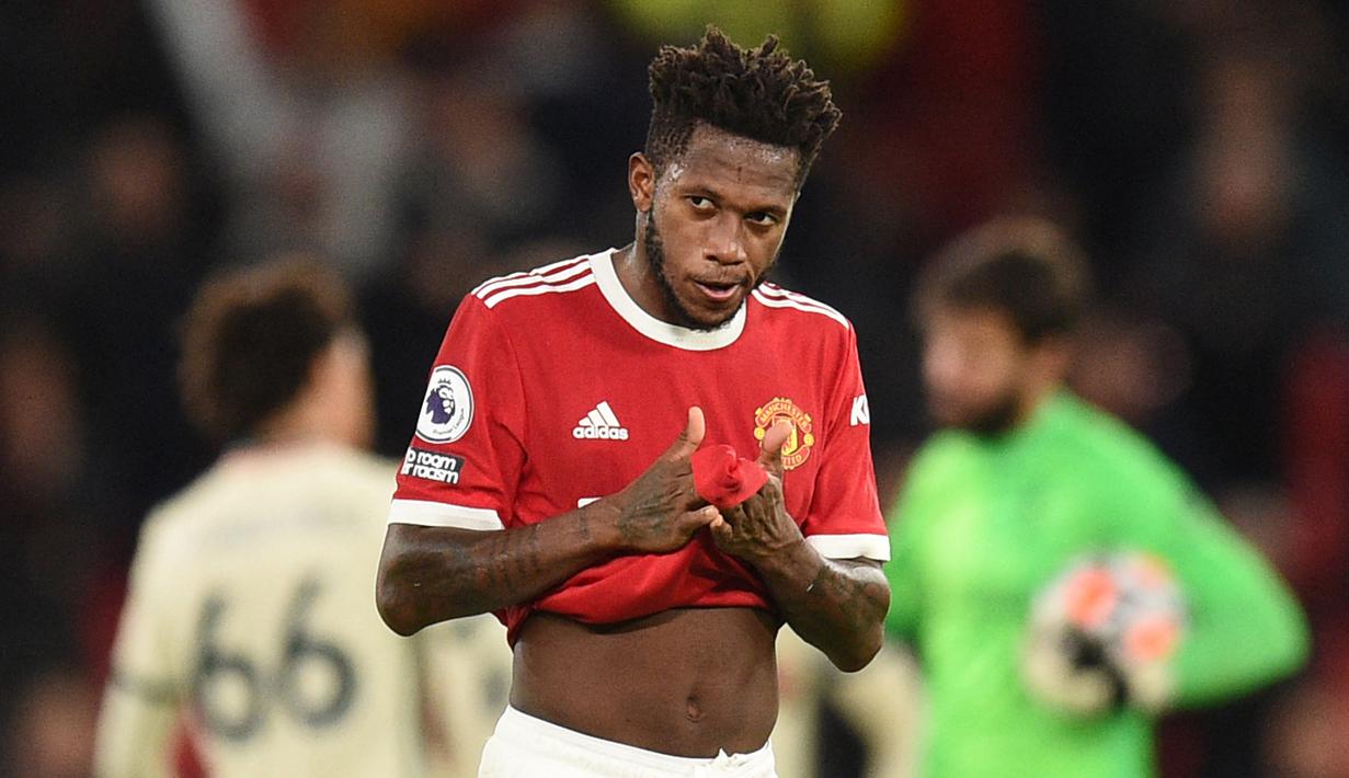 Fred - Pemain andalan Solskjaer di lini tengah MU ini tampil angin-anginan dan kurang memuaskan. Hal tersebut membuat para fans MU gerah dan meminta manajemen MU segera menjualnya di bulan Januari nanti. (AFP/Oli Scarff)
