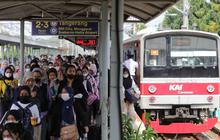 FOTO: Kelas Menengah Bakal Semakin Tertekan Jika Subsidi KRL Jabodetabek Berbasis NIK