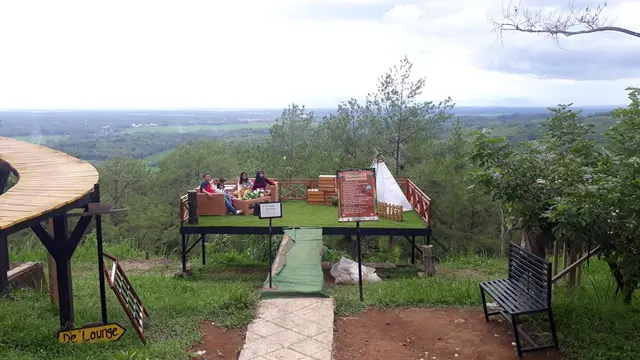 Objek wisata Kemit Forest, Cilacap, saat situasi normal, sebelum pandemi Covid-19. (Foto: Liputan6.com/Muhamad Ridlo)