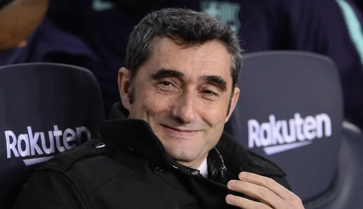 Ernesto Valverde. Sebagai pemain, ia membela Barcelona selama 2 musim, 1988/1989 dan 1989/1990. Sebagai pelatih, ia menukangi Barcelona selama 2,5 musim, mulai 2017/2018 hingga 2019/2020 dan berhasil mempersembahkan 2 gelar LaLiga beruntun, 2017/2018 dan 2018/2019. (AFP/Josep Lago)