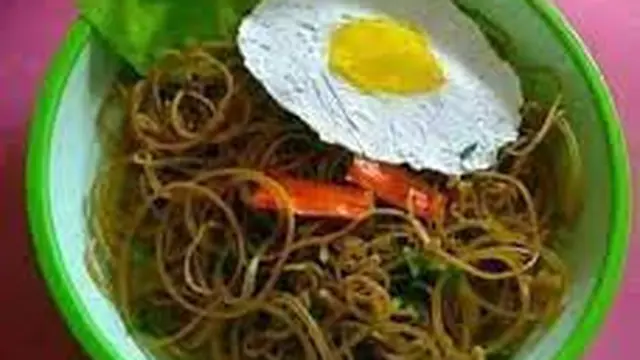 6 Imajinasi Makan Mi Goreng Padahal Karet Gelang Ini Bikin Tepuk Jidat