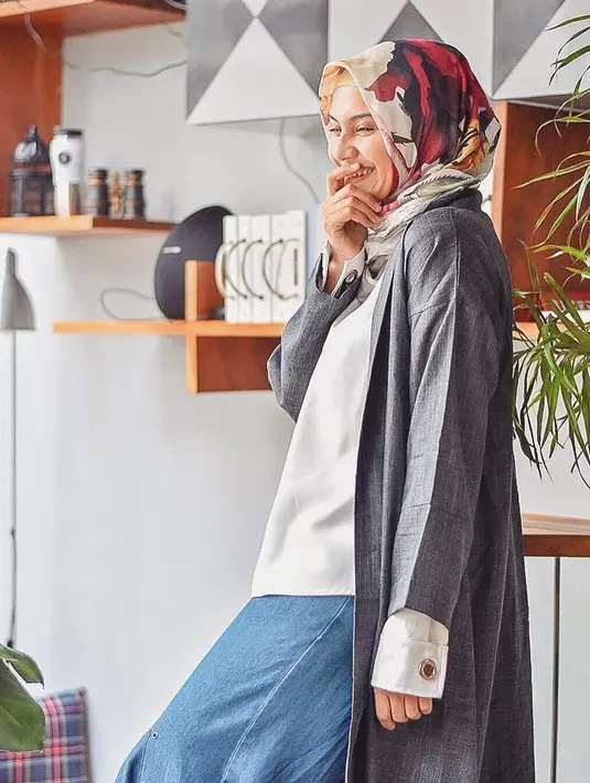 (Instagram/zeezeeshahab)