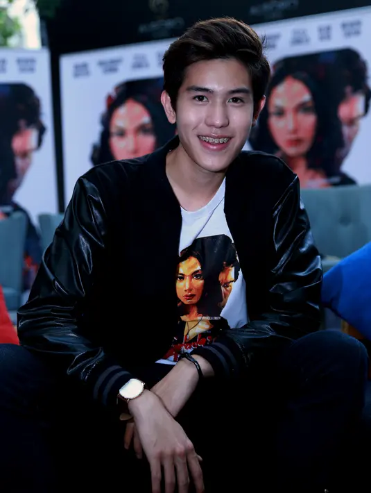 Selain Julian Jacob, terdapat nama baru di dunia layar lebar yaitu Whulandary Herman yang memerankan tokoh utama di film garapan Awi Suryadi ini. (Wimbarsana/Bintang.com)