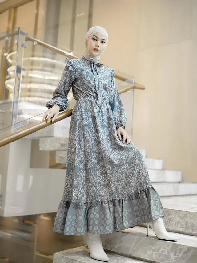 4 Potret Model Gamis Batik Dara Arafah, Inspirasi Tampil Anggun dan Modern