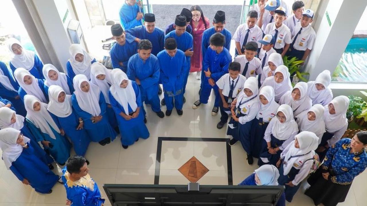 BPMP Kepri Kenalkan Papan Interaktif Digital di Hardiknas, Tingkatkan Mutu Pendidikan