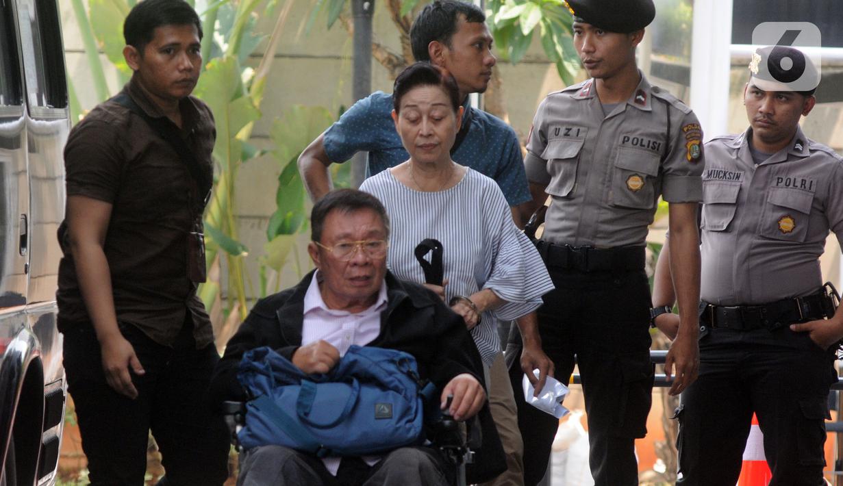 FOTO: KPK Kembali Periksa Pasangan Suami Istri Terkait ...