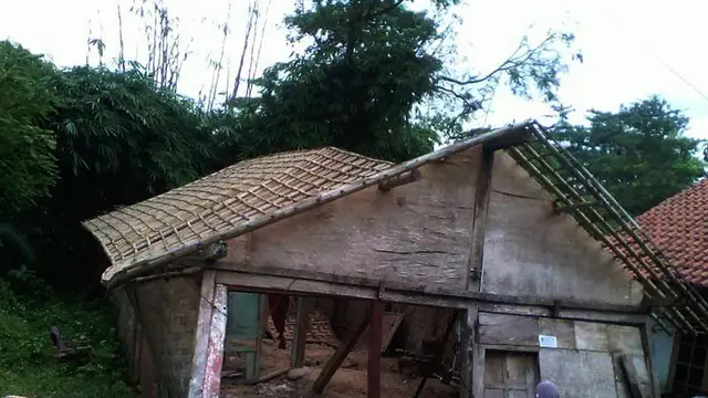 Tanah Bergerak Tegal