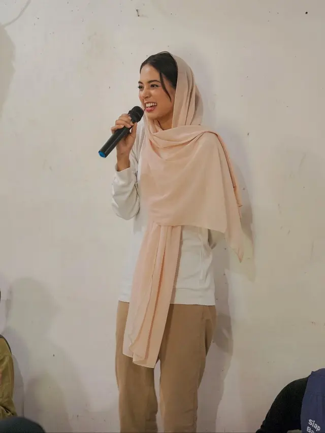 Aurelie Moeremans Kunjungi Pesantren