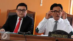 Kuasa hukum mantan Menteri BUMN Dahlan Iskan, Yusril Ihza Mahendra menilai Kejaksaan Tinggi (Kejati) DKI Jakarta tidak memiliki dasar kuat dalam menetapkan kliennya menjadi tersangka, PN Jaksel, Senin (27/7/2015). (Liputan6.com/Helmi Afandi)