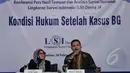 Peneliti Lingkaran Survei Indonesia (LSI) Deny JA, Rully Akbar dan moderator Fitri Hari saat rilis survei terbaru di Jakarta, Selasa (24/2/2015). (Liputan6.com/Johan Tallo)