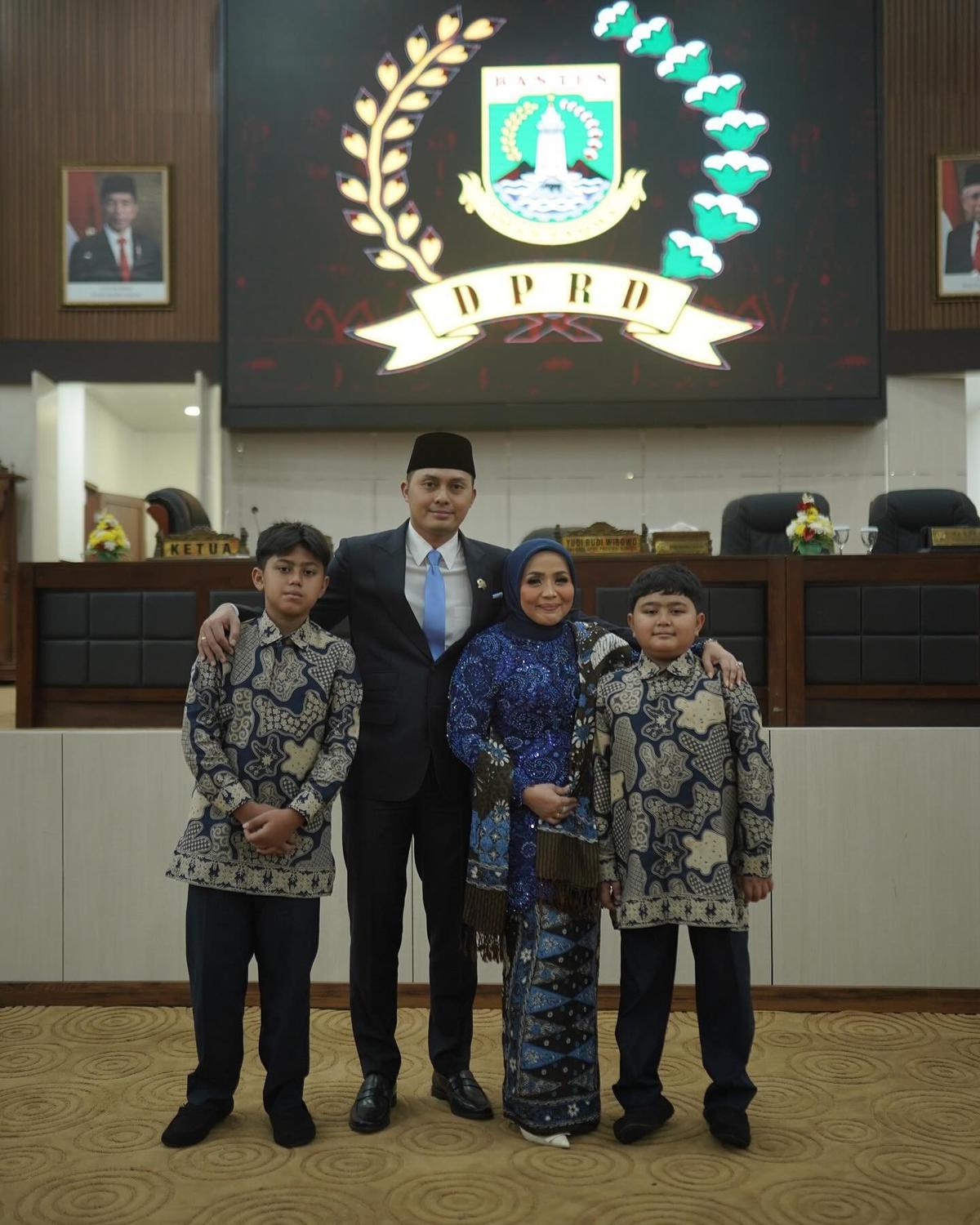 Potret Muzdalifah Dampingi Sang Suami yang Resmi Dilantik jadi Anggota DPRD Provinsi Banten