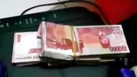 Polisi menangkap residivis pembuat uang palsu di Polewali Mandar. Sementara itu, pasukan TNI bersiaga di Tarakan terkait penyanderaan WNI.