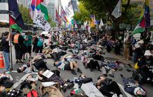 Aksi Die-In Pro-Palestina di Pusat Kota Seoul