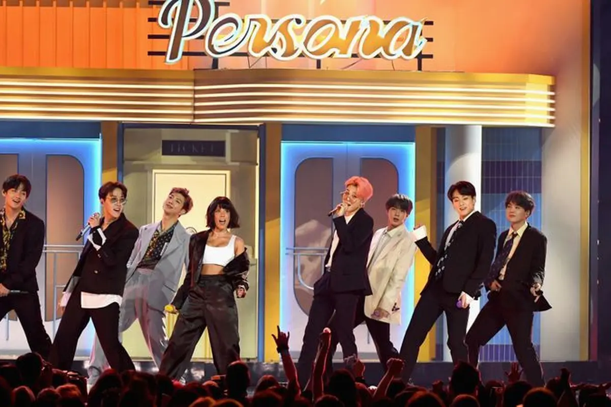 BTS dan Halsey