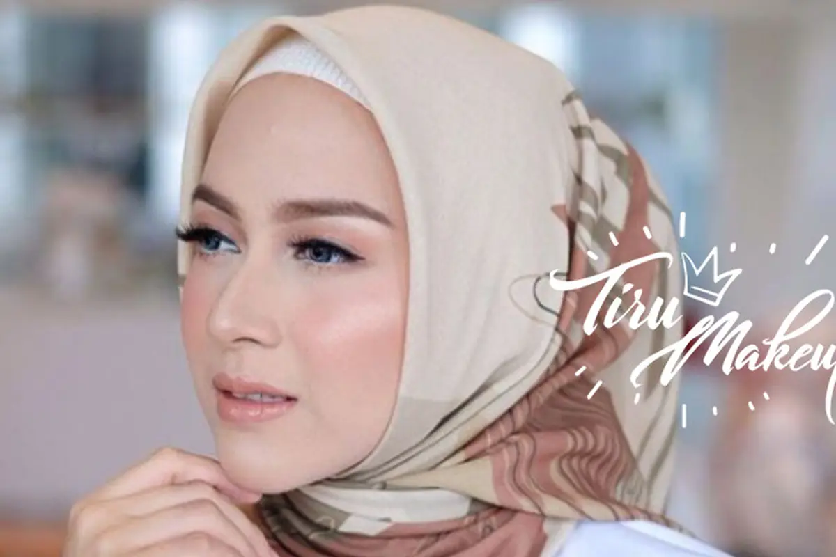 Tiru Makeup: Wajah Fresh dengan Makeup Glowing ala Nina Zatulini