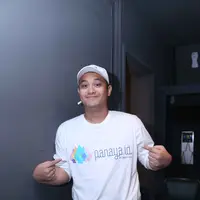 "Transisi ga sulit karena waktu ga cepat dari horor ke film keluarga drama. Persiapannya paling harus besarkan badan aja agar terlihat beda. Karena ada syuting jalan terus di film butuh stamina juga," ujar Gilang. (Nurwahyunan/Bintang.com)