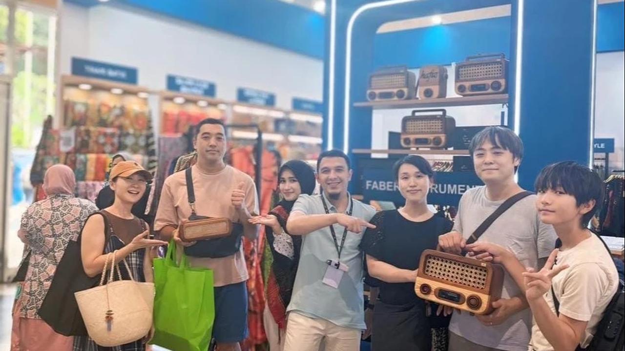 UMKM Kerajinan Lokal Cianjur Ini Raih Peluang di Pasar Internasional Berkat Pemberdayaan BRI