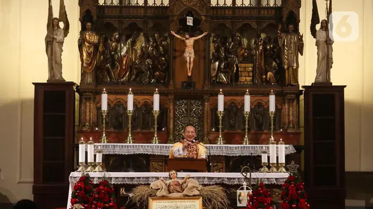 Khidmat, Misa Malam Natal di Gereja Katedral Jakarta