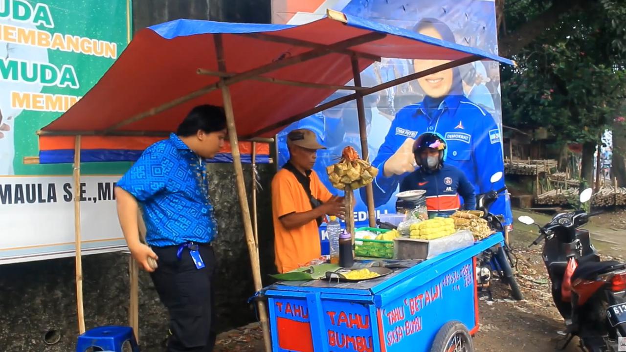 Penjual tahu siksa  dapat ditemui di daerah Depok dan Tangerang