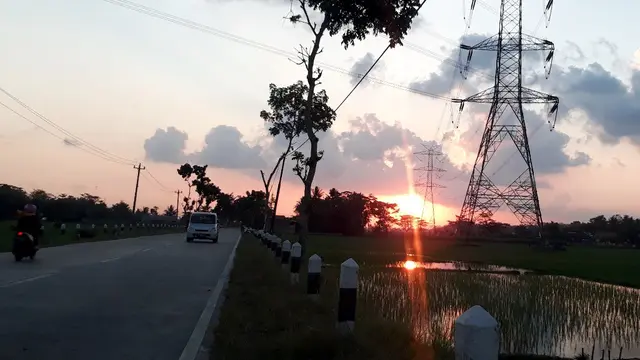 Ruas jalan Karangpucung-Sidareja, akses menuju 'calon' exit tol Cilacap di Tambakreja, Kedungreja. (Foto: Liputan6.com/Muhamad Ridlo)