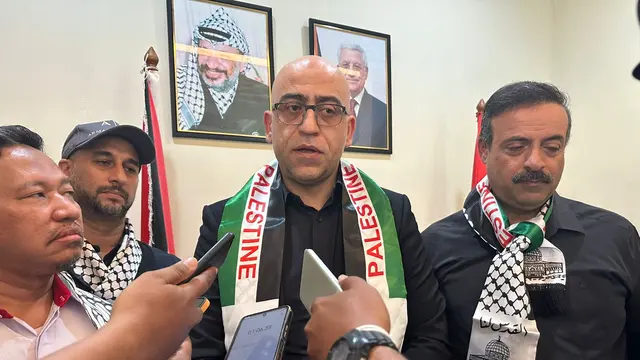 Ahmad Metani, Konsuler Kedutaan Besar Palestina untuk Indonesia dalam pernyataan pers di Jakarta, Rabu (18/10/2023). (Liputan6/Benedikta Miranti)