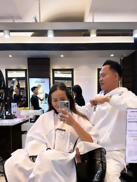 Sebelumnya, Enzy Storia terlihat antusias dengan hasil potong rambut di salon W Warisman yang juga langganan artis seperti Jessica Mila hingga Dewi Perssik. (Liputan6.com/IG/@enzystoria)