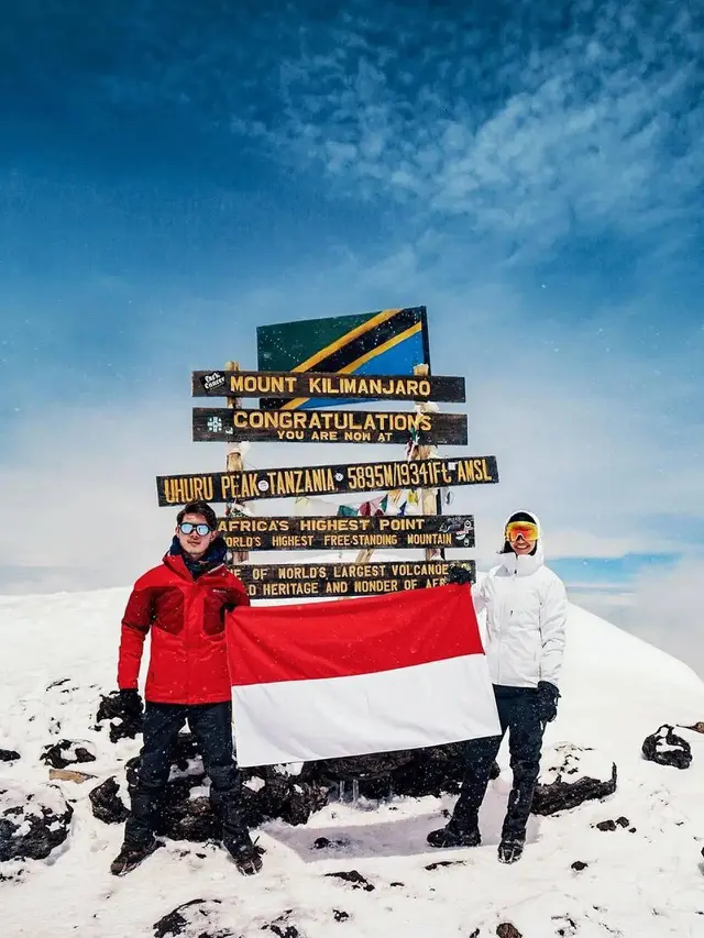 Punya Hobi Menantang, Ini 10 Potret Seleb Wanita Saat Berada di Puncak Gunung