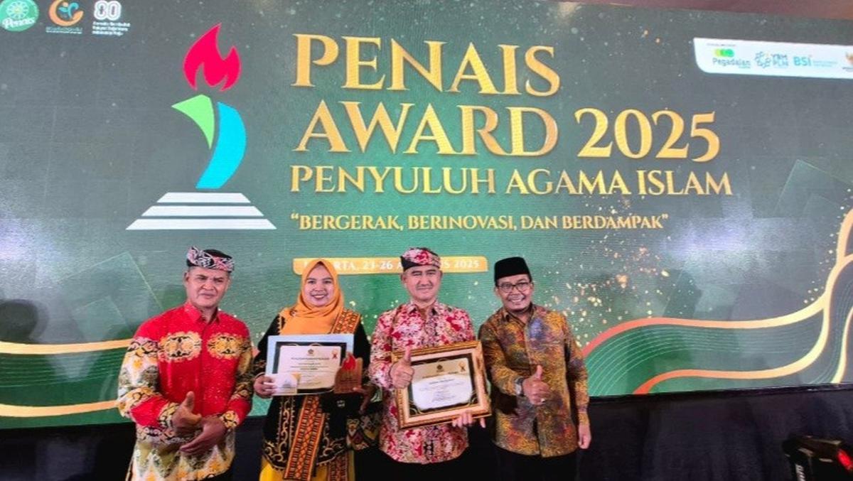 Wali Kota Tarakan Khairul Menerima Penghargaan Penerangan Agama Islam atau PENAIS Award 2025