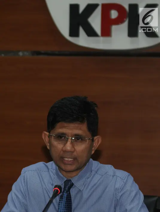 Wakil Ketua KPK Laode Muhammad Syarif memberikan keterangan OTT di Kabupaten Bekasi, di Gedung KPK, Senin (15/10). KPK mengamankan barang bukti uang 90 ribu dolar Singapura dan Rp513 juta dengan total komitmen Rp13 miliar. (Merdeka.com/Dwi Narwoko)