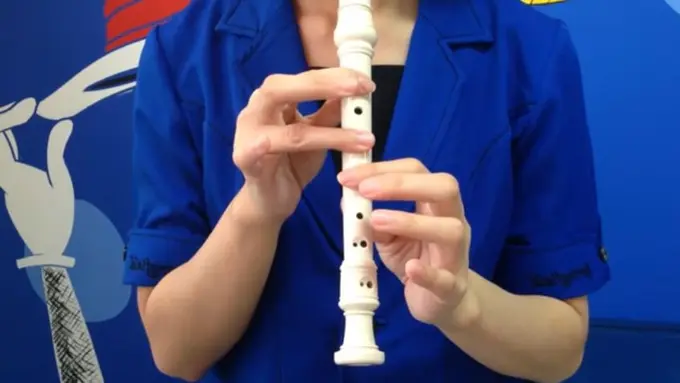 [Bintang] Nostalgia 90-an: Masih Ingat Cara Memainkan Suling Recorder?