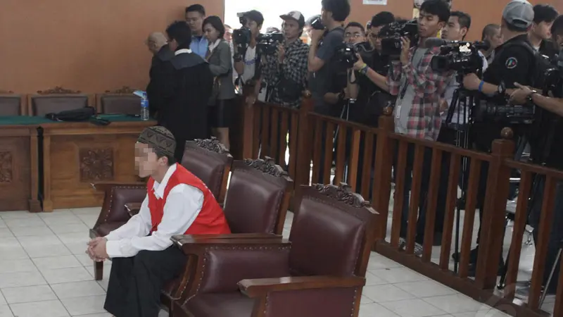 Wajah Pucat Tersangka Kasus Pelecehan Seksual JIS Saat Sidang