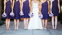 Pernahkah Anda bertanya-tanya mengapa semua pengiring pengantin harus berpakaian yang sama? Simak di sini alasannya. Sumber foto: Shutterstock/The List.