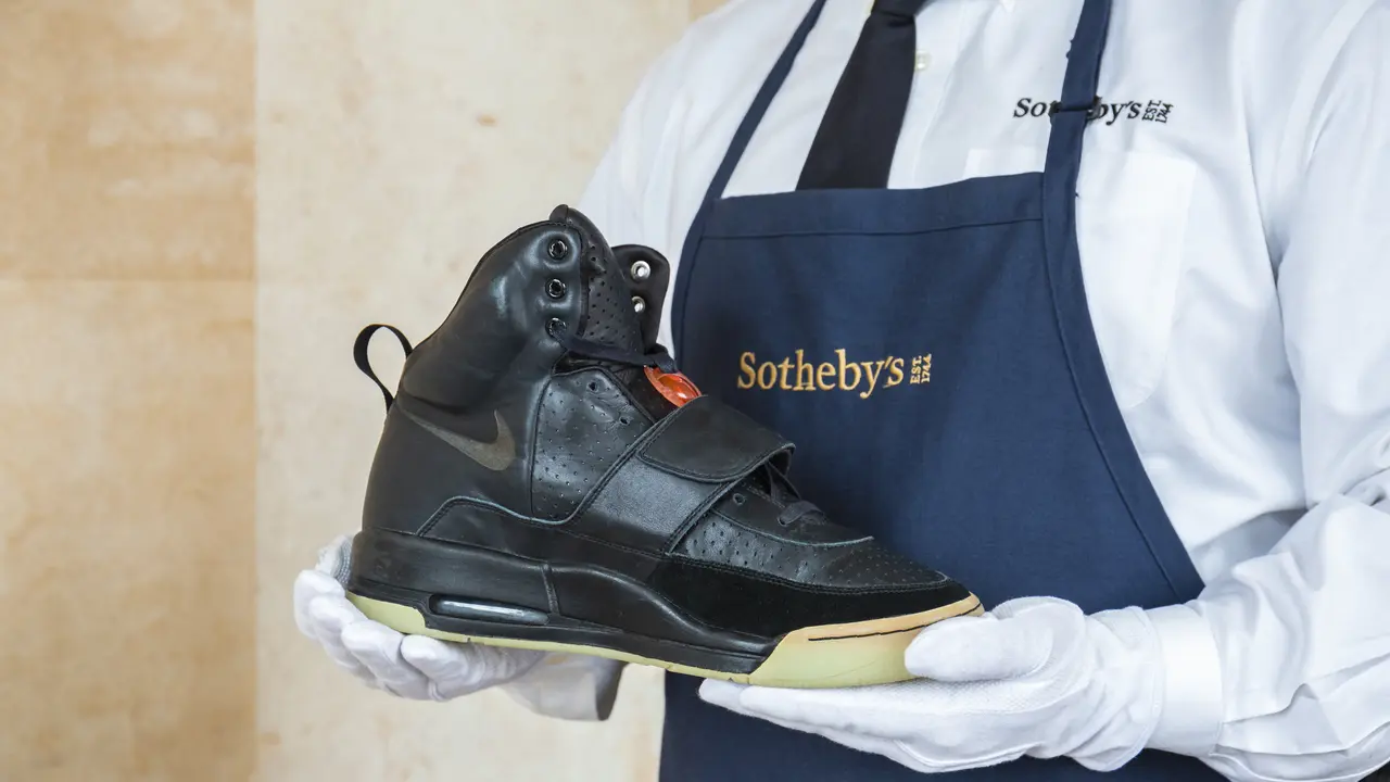 Sneakers Yeezy Bekas Kanye West Terjual Rp26 M