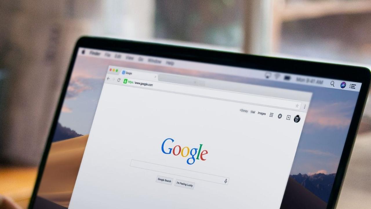 Browser menyediakan antarmuka yang mudah digunakan dan memungkinkan pengguna untuk menjelajahi berbagai situs web dengan mudah.