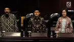 Wakil Ketua MPR Muhaimin Iskandar atau Cak Imin (tengah) serta Meutia Hatta (kanan) berbicara dalam dialog kebangsaan, Jakarta, Kamis (12/7). Cak Imin mendukung kemerdekaan negara Indonesia menjadi kemerdekaan bangsa Indonesia. (Liputan6.com/JohanTallo)