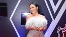Penyanyi Yura Yunita saat menghadiri Anugerah Musik Indonesia (AMI) 2019 di MNC Studios, Kebon Jeruk, Jakarta Barat, Rabu (27/11/2019). (Adrian Putra/Fimela.com)
