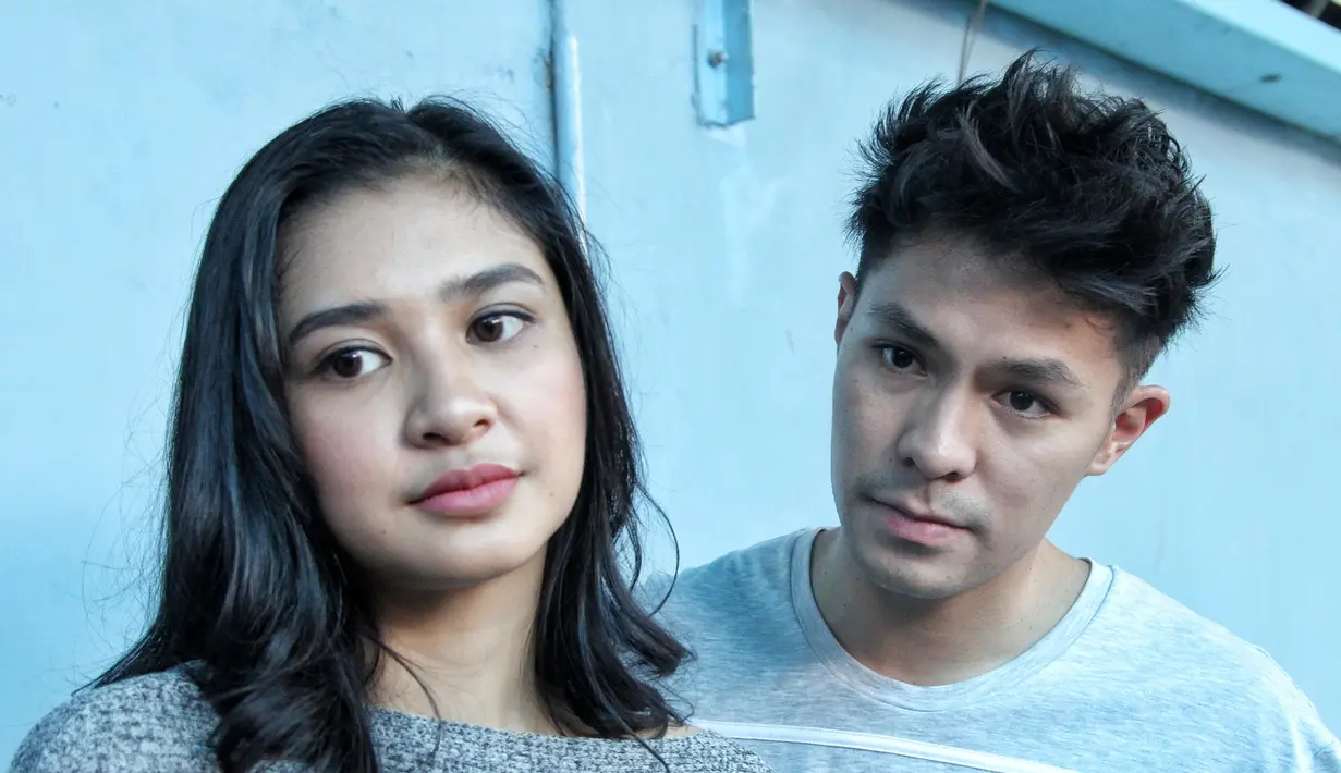 Di tengah kesibukannya masing masing, pasangan kekasih ini selalu menyempatkan waktu untuk bersama.  Walau hanya sekedar makan atau nonton. (Adrian Putra/Bintang.com)