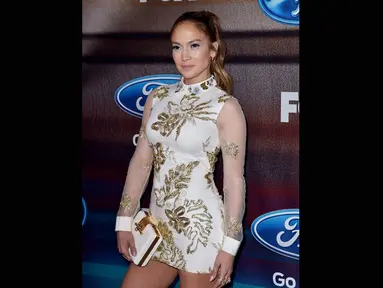 Penyanyi Jennifer Lopez berpose saat menghadiri acara American Idol XIV Finalist Party di Los Angeles, California (11/3/2015). (Kevin Winter/Getty Images/AFP)