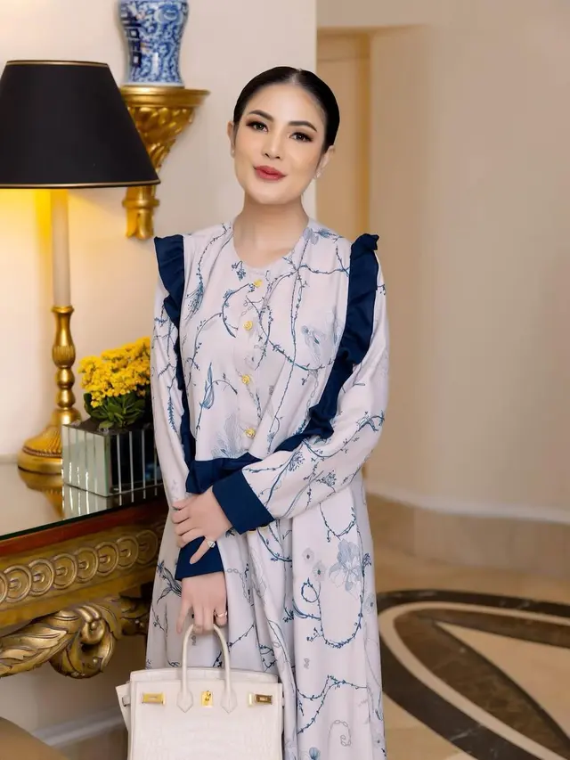Inspirasi Outfit Halal Bihalal Lebaran dari Nindy Ayunda untuk Gaya Glamor hingga Kasual di Hari Raya