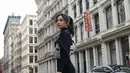 Selain menjalani perkuliahan dalam aktivitas sehari-harinya, Yoriko banyak mengunggah aktivitasnya saat mengisi waktu luangnya dengan jalan-jalan. Salah satu lokasi yang ia tuju ialah New York, dalam perjalannya ini ia pun banyak mengabadikan potretnya di kota yang terkenal di seluruh dunia tersebut. (Liputan6.com/IG/@yorikooangln_)