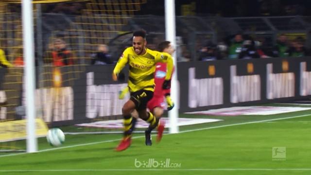 Berita video momen striker Pierre-Emerick Aubameyang menertawakan dirinya sendiri karena gagal cetak gol. This video presented by BallBall.