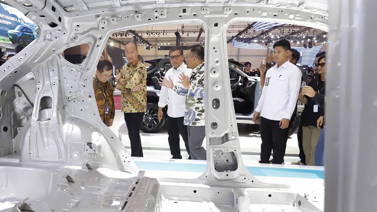 FOTO: Menteri Perindustrian Buka GIIAS 2025, 43 Merek Otomotif Ramaikan Pameran di ICE BSD