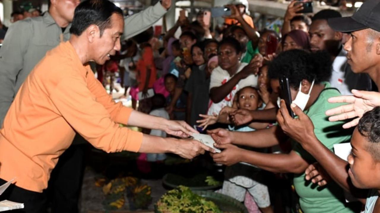 Presiden Jokowi Kunjungi Pasar Pharaa Sentani