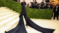 Kim Kardashian West menghadiri Met Gala 2021 di Metropolitan Museum of Art pada 13 September 2021 di New York City. (DIMITRIOS KAMBOURIS/GETTY IMAGES NORTH AMERICA/GETTY IMAGES VIA AFP)