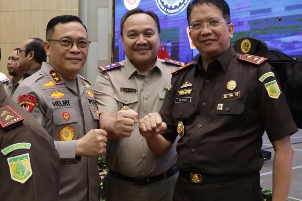 Polda Lampung untuk kali kedua menerima penghargaan pin emas