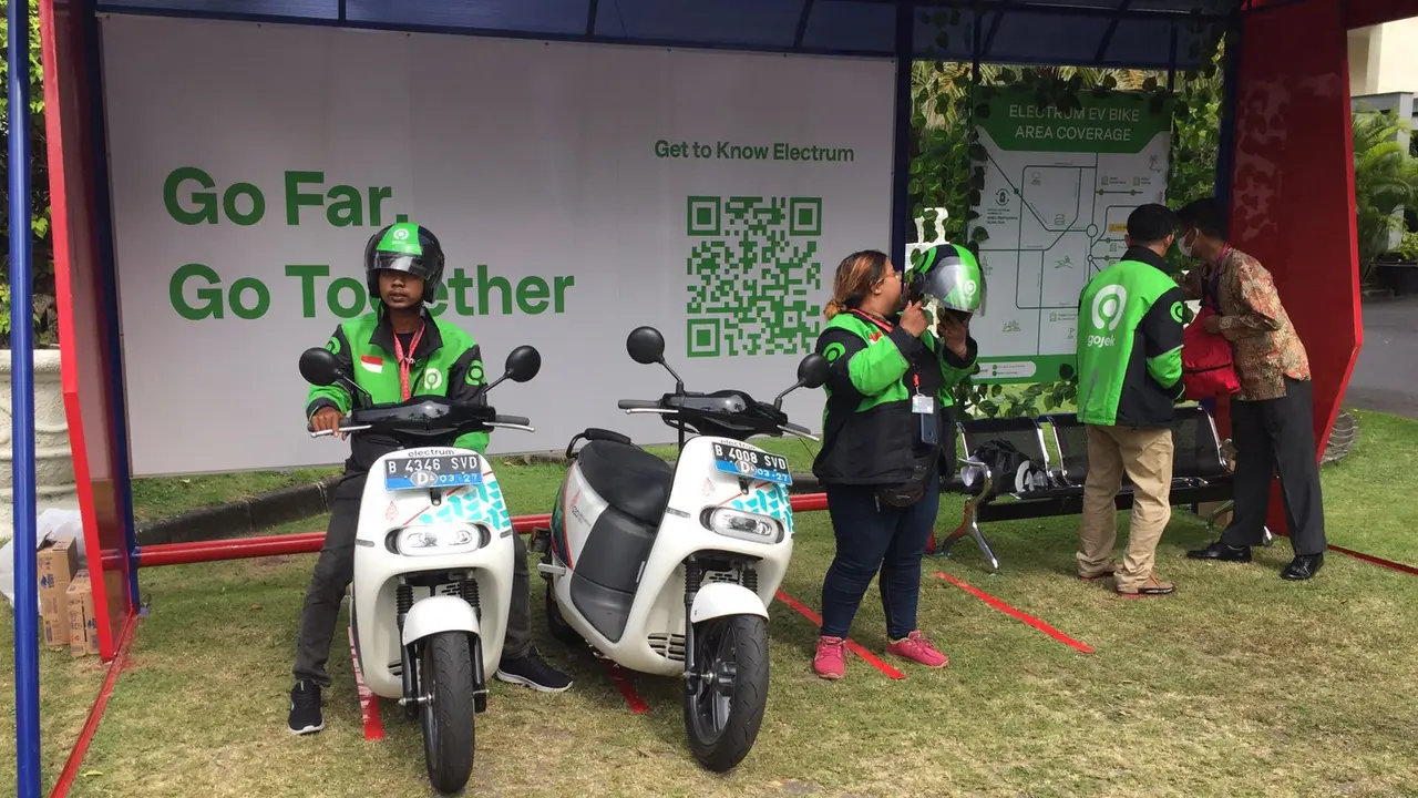 Kadek Sari Wulan Dewi, seorang perempuan juga ambil bagian dalam mendukung mobilisasi B20 dan G20 (Liputan6.com/Teddy Tri Setio)