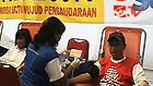 Dede Yusuf Ikut Sumbangkan Darah