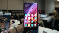 Xiaomi Mi Mix, Tampak Elegan Sayang Kamera Pas-Pasan. (Liputan6.com/ Iskandar)