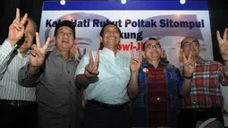 Keputusannya itu diambil setelah menjalin komunikasi dengan sejumlah orang utusan Jokowi, seperti Sekjen PDIP Tjahjo Kumolo, Wasekjen PDI-P Hasto Kristyanto, dan anggota tim sukses Jokowi-JK, Luhut Panjaitan, (Liputan6.com/Herman Zakharia)
