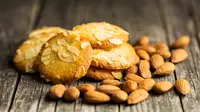 ilustrasi almond crispy/copyright Shutterstock